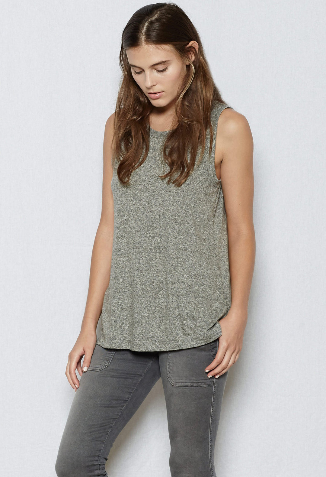 Current/Elliott CEL - The Muscle Tee 2301-0181 Heather Grey at Blond Genius - 1