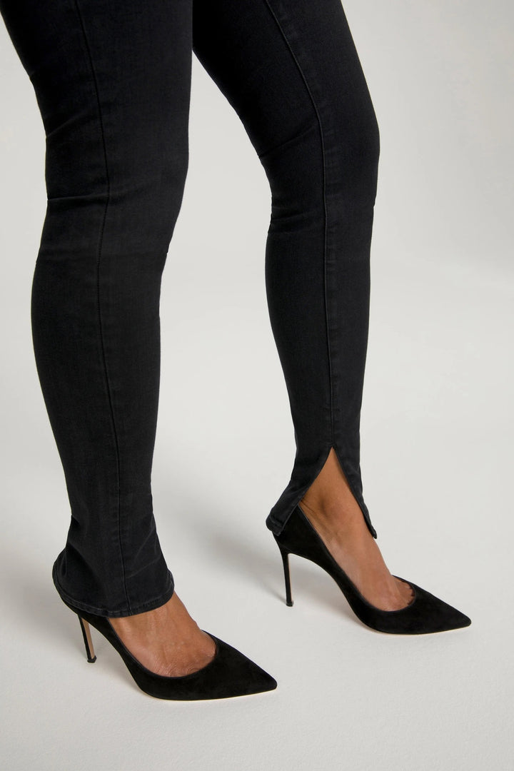 Good American Skinny Jeans - Good Waist Long Slit Outseam in Black095