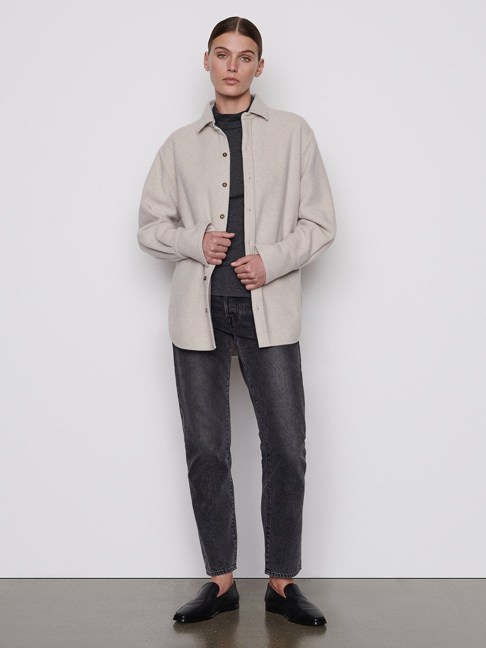 Frame - The Oversized Shirt Jacket in Bone
