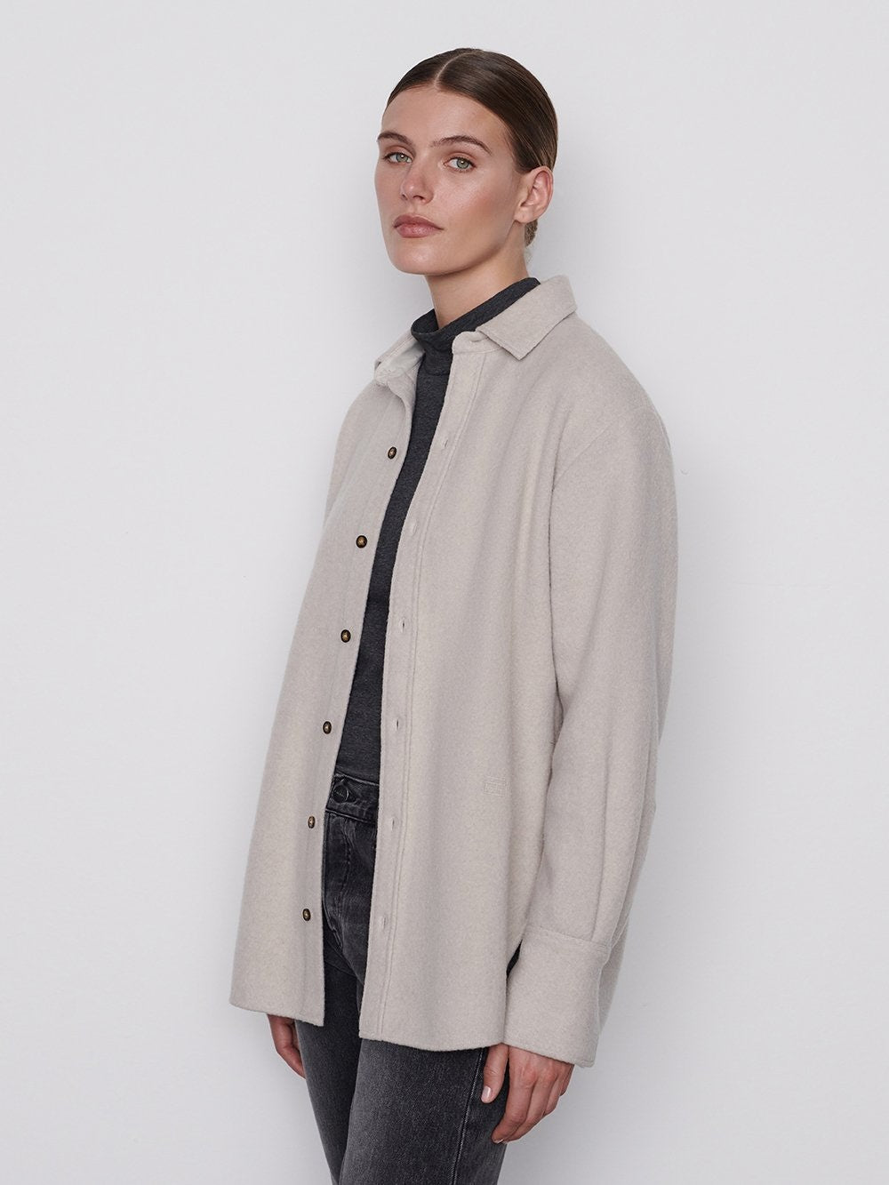 Frame - The Oversized Shirt Jacket in Bone
