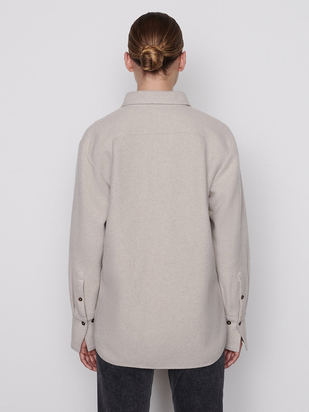 Frame - The Oversized Shirt Jacket in Bone
