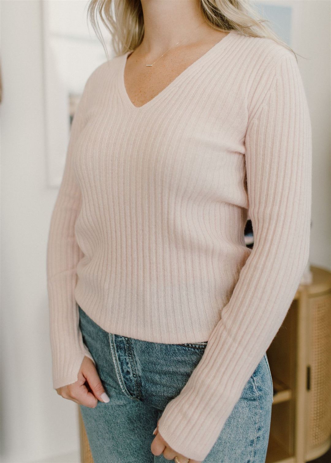 White + Warren - Cashmere Ribbed Stitch V Neck Sweater in Soft Blush