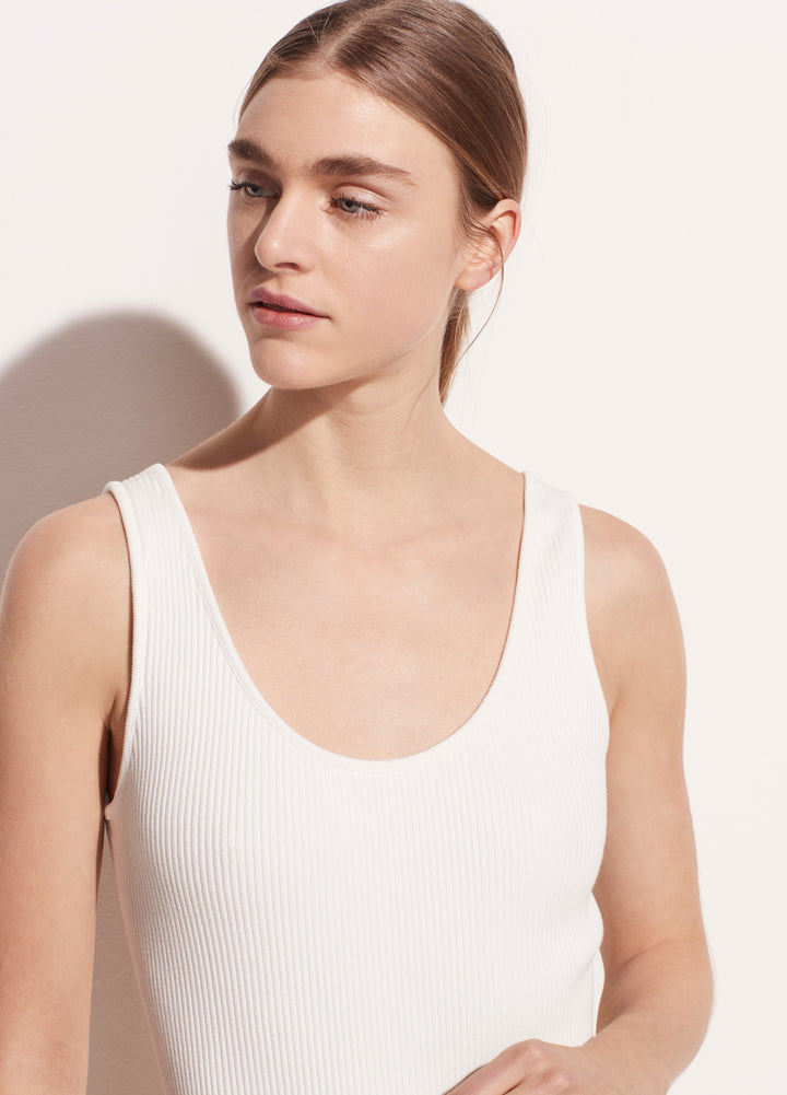 Vince - Scoop Neck Bodysuit in Optic White