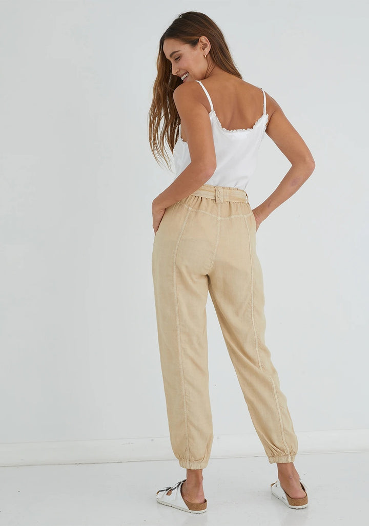 Bella Dahl - Seamed Jogger in Warm Khaki