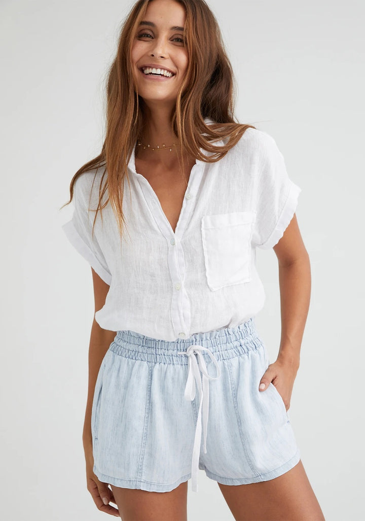 Bella Dahl - High Waist Seams Short in Sky Wash