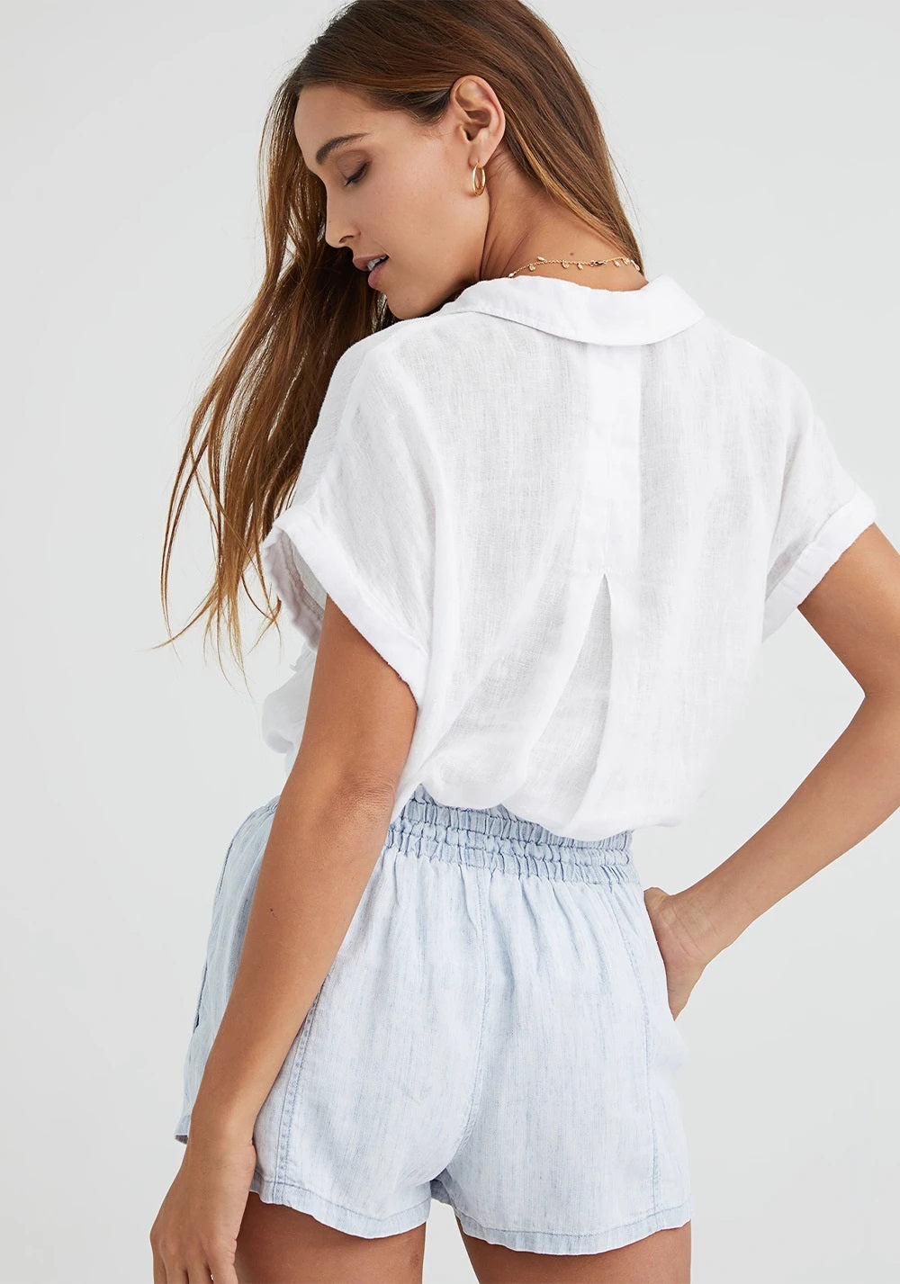 Bella Dahl - High Waist Seams Short in Sky Wash