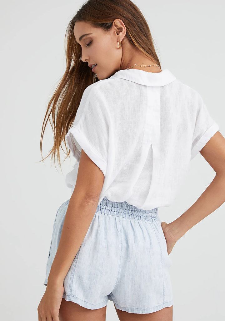 Bella Dahl - High Waist Seams Short in Sky Wash