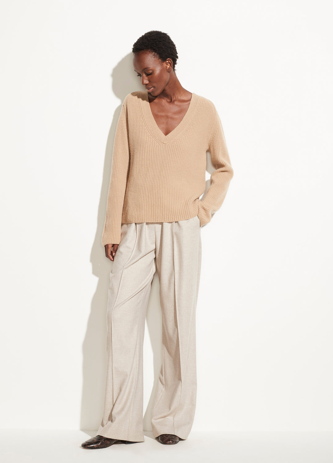 Vince - Shaker Rib V-Neck Pullover in Hazel