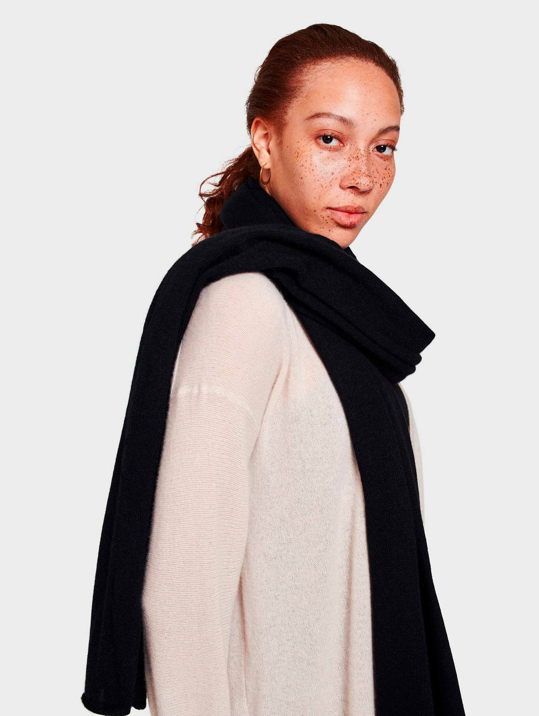 White + Warren - Mini Cashmere Travel Wrap in Black