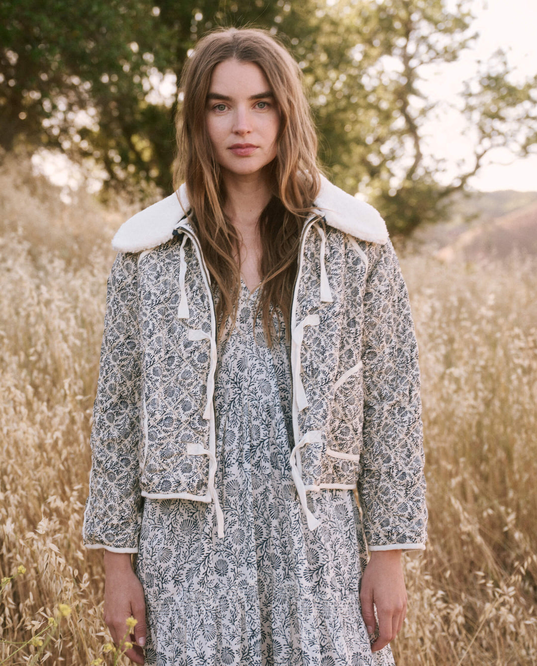 The Great - The Reversible Short Quilted Puffer in Feather Grass Block Print Jacket
