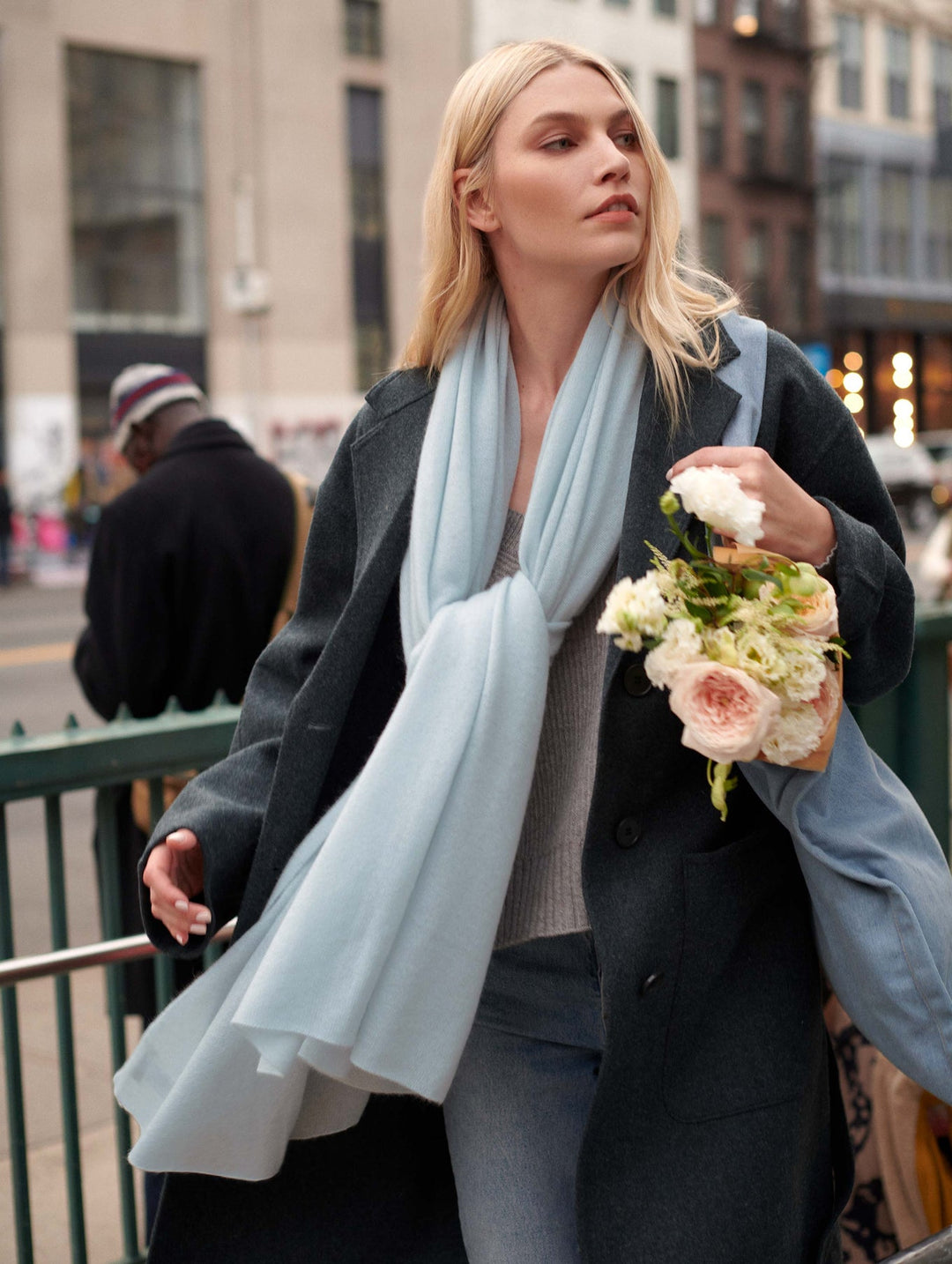 White + Warren - Cashmere Travel Wrap in Calm Water