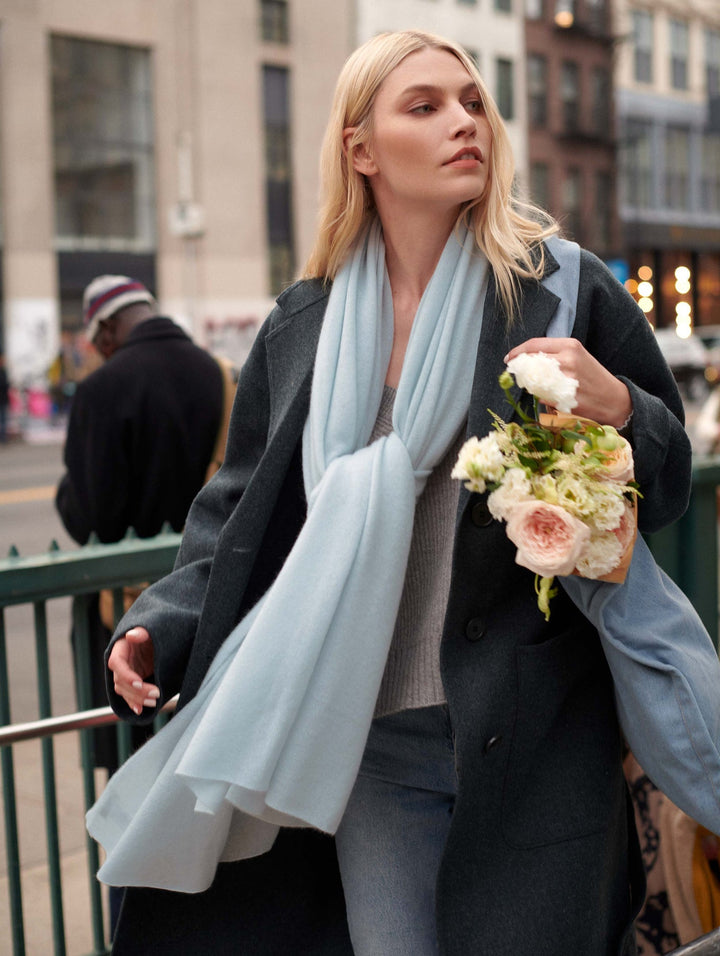 White + Warren - Cashmere Travel Wrap in Calm Water