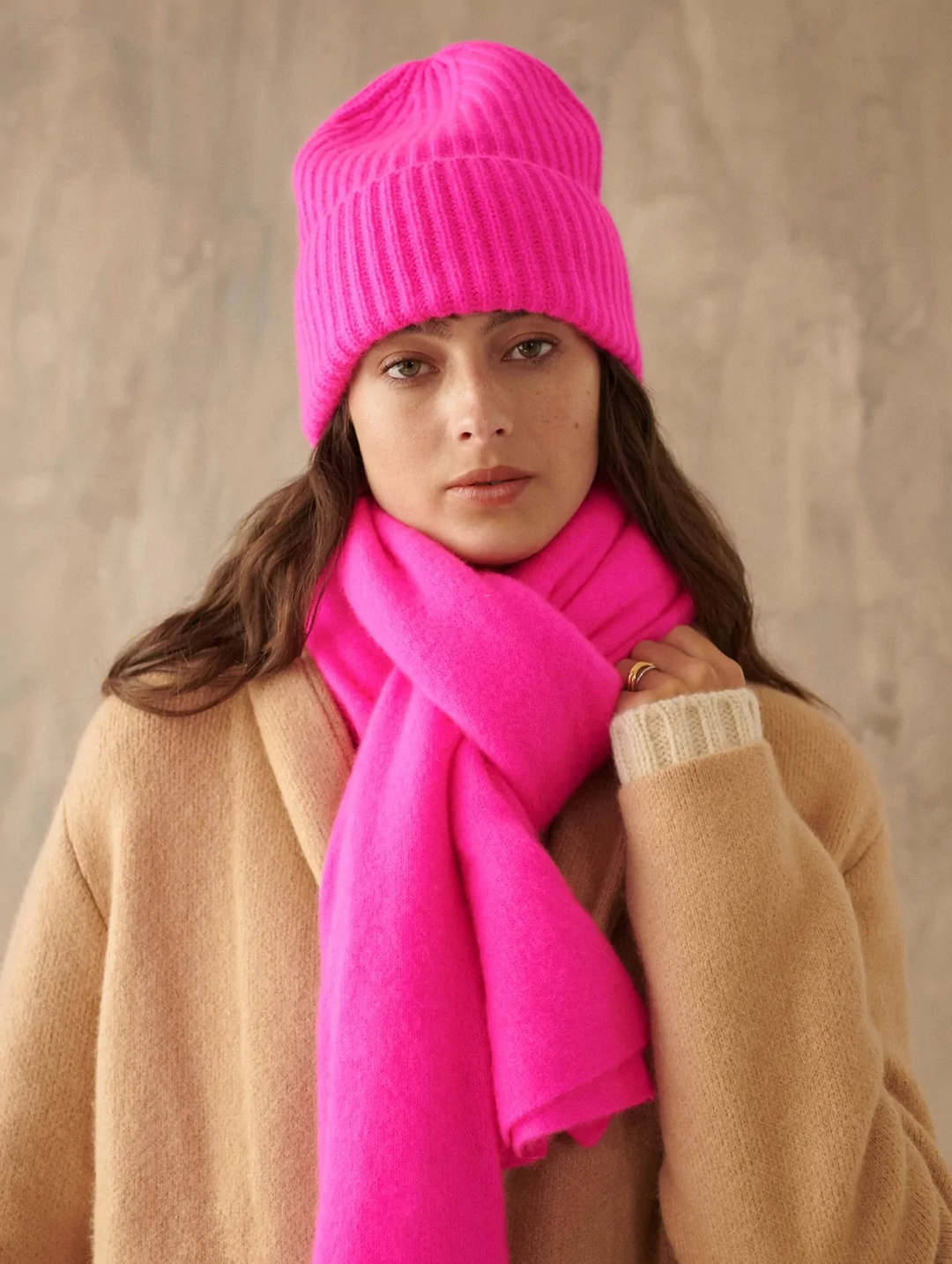 White + Warren - Cashmere Travel Wrap in Electric Fuschia
