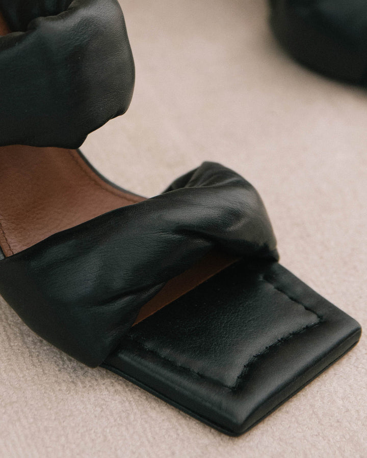 Alohas - Twist Strap in Black