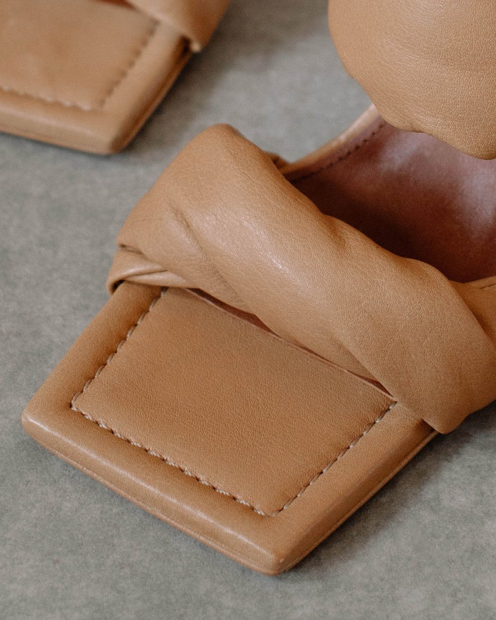 Alohas - Twist Strap in Camel