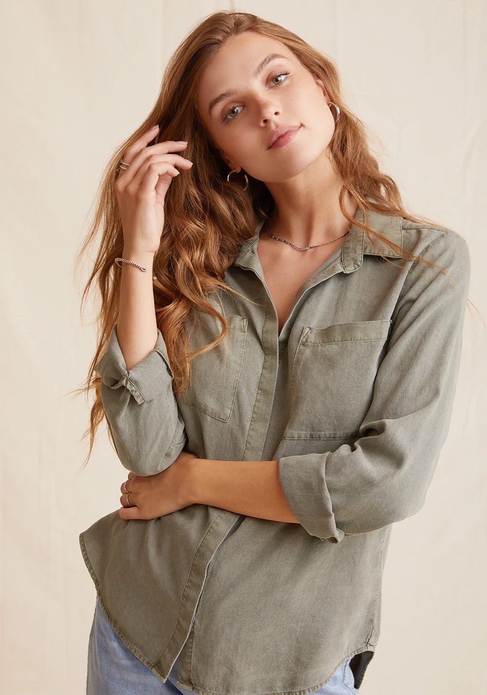 Bella Dahl - Two Pocket Classic Button Down Shirt in Worn Olive