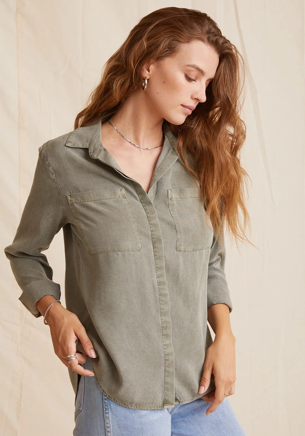 Bella Dahl - Two Pocket Classic Button Down Shirt in Worn Olive