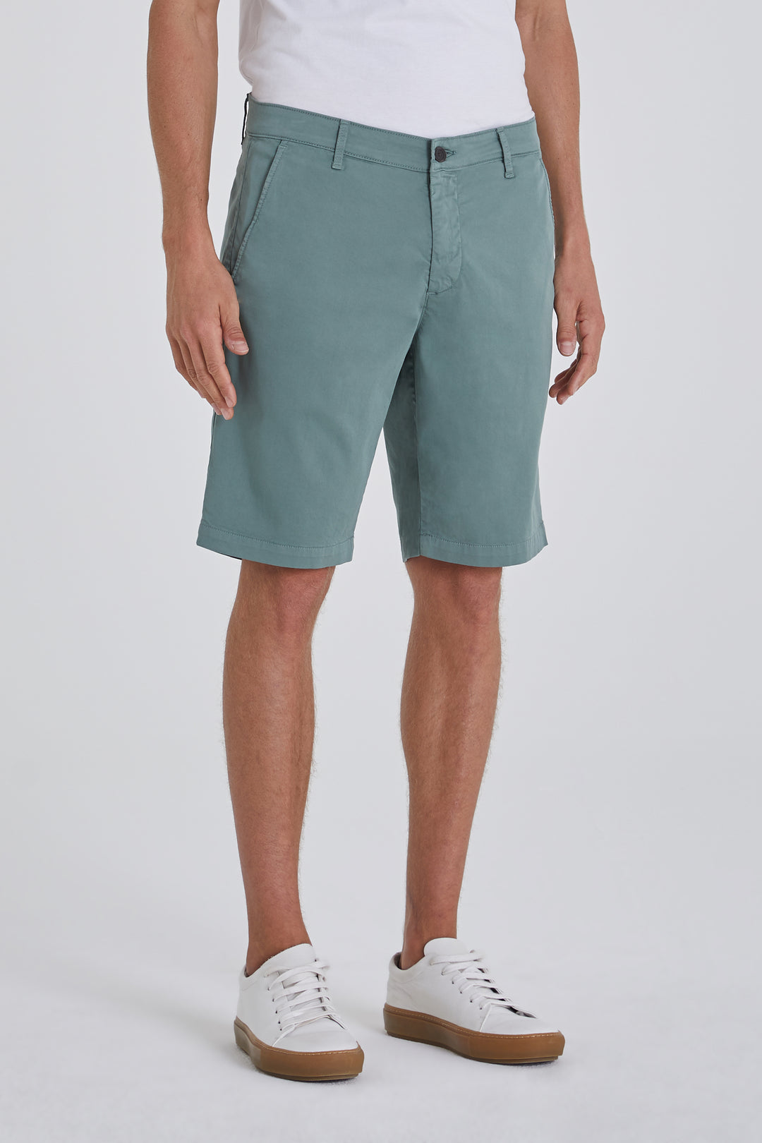AG - Griffin Relaxed Relaxed Airluxe Shorts in Fresh Thyme/Green Men's Denim