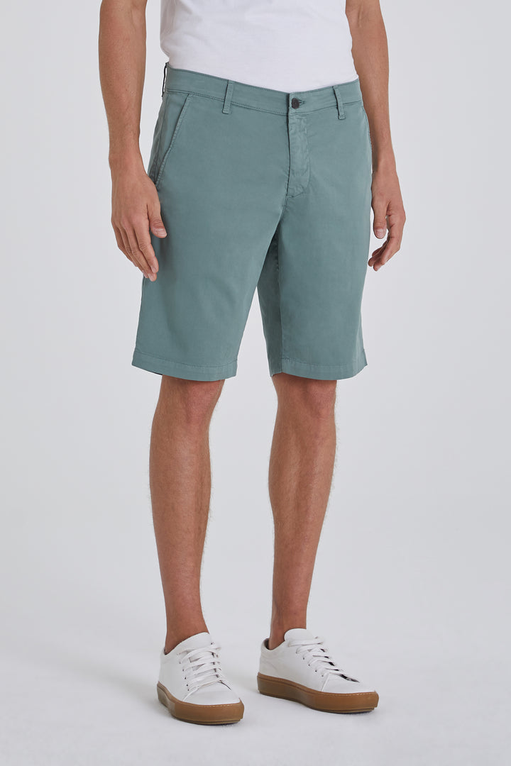 AG - Griffin Relaxed Relaxed Airluxe Shorts in Fresh Thyme/Green Men's Denim