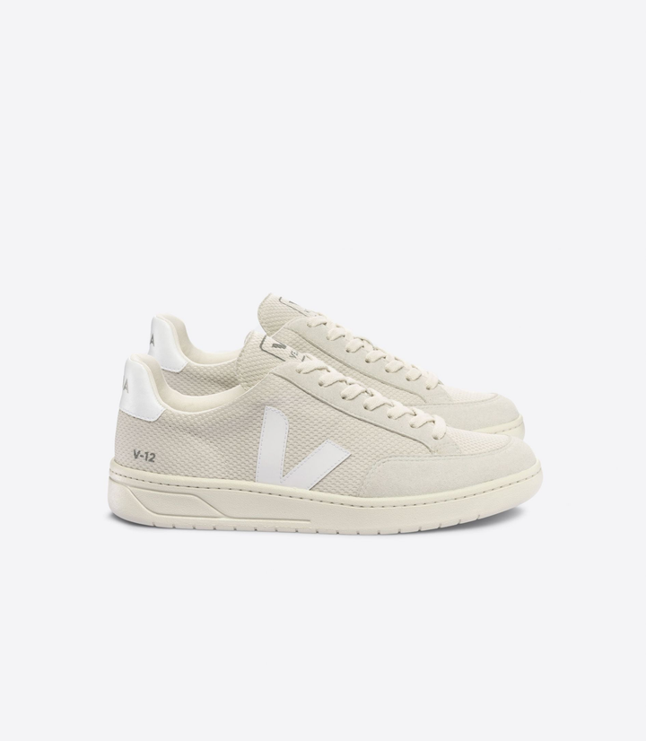 Veja - V-12 Alveomesh in Natural White