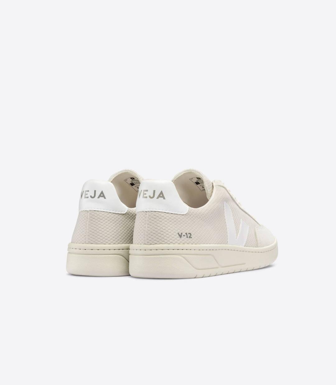 Veja - V-12 Alveomesh in Natural White