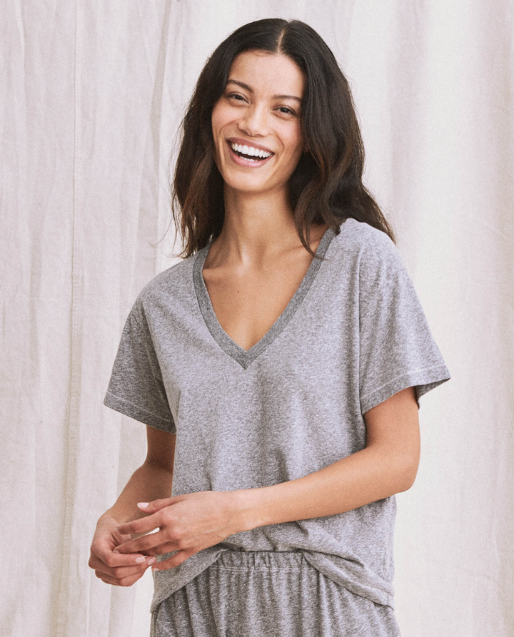 The Great - The V-Neck Tee in Heather Grey