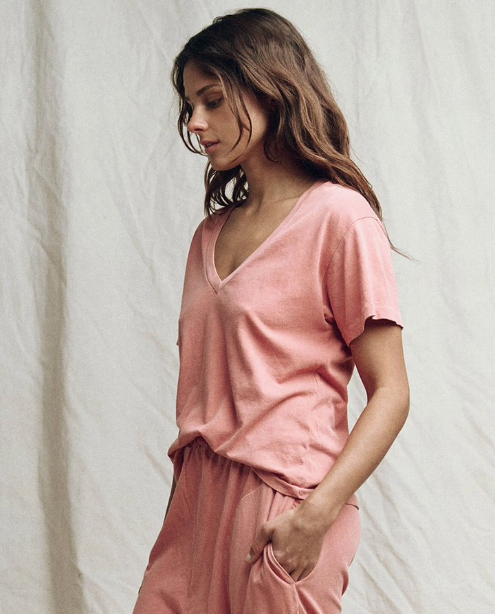 The Great - The V-Neck Tee In Rose